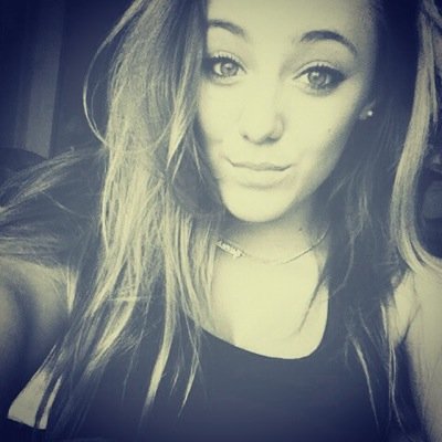 Tu t'apercevras bien vite que quand on regarde quelqu'un, on en voit que la moitié. // Snap : Jenny_Drn ✌️