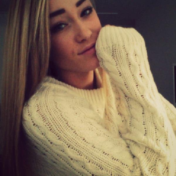 Hey cutie, je bent sinds 02 al mn allerbeste vriendinnetje. je kan altijd bij me terrecht, i love you beauty number one!
