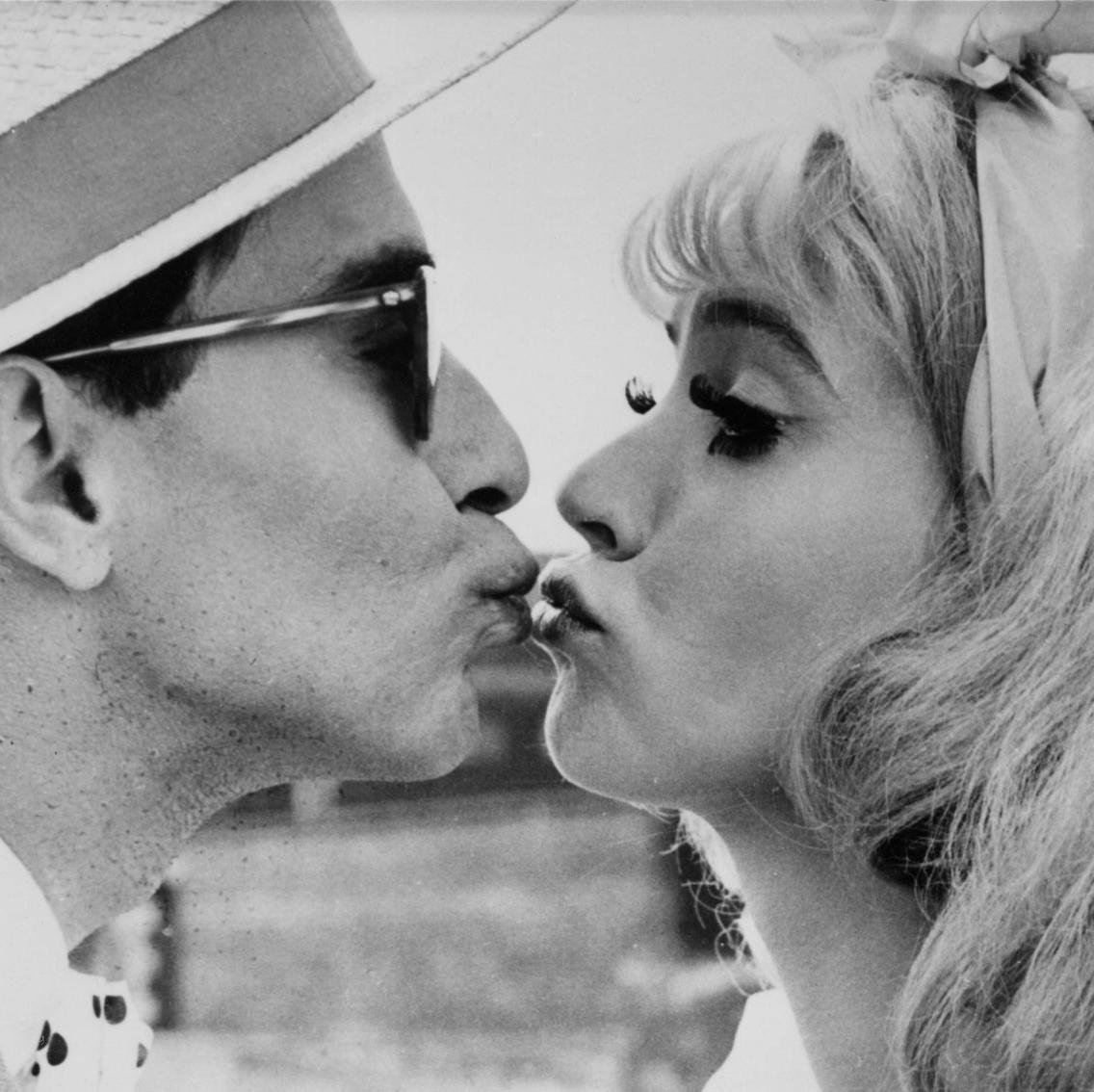 TwittosCouple's profile picture. Envoyez vos photos en couple / célibataire un montage sera fait en fonction de vos gouts