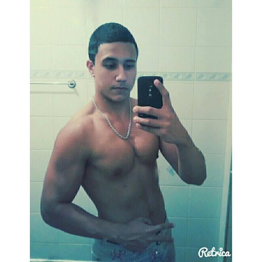 As pessoas entram em nossa vida por acaso, mas não é por acaso que elas permanecem.