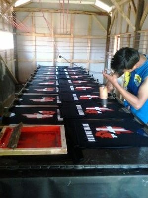 konveksi kaos & sablon
 081320057639 Pin. 7D37A75D