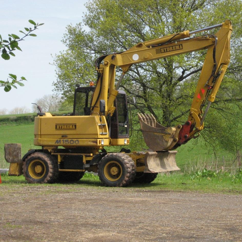 Former steel fabricator, owner of Hydrema Weimar M1500 and aspiring operator of said 'duck' !! 😉

Oh and part time tilty builder 😀