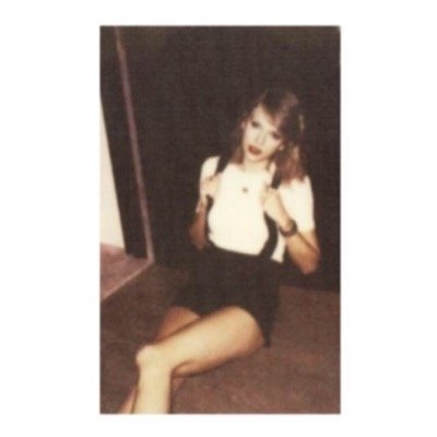 reading lots of books {tmi, thg, tdm, ∞} while listening to taylor swift @swxftlove is da best @emilyannf13 is da flawless @oldsweaterswift is ma queen