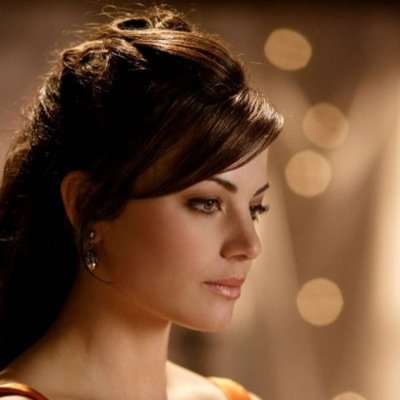 •Working journalist and cousin to Chloe Sullivan• #RP. #Literate #Takeb