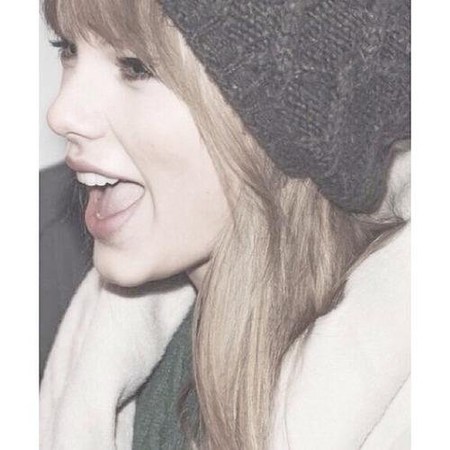 FREE FOLLOW FROM @tayngleswift FOLLOW HER AND ASK FOR A FOLLOW BACK