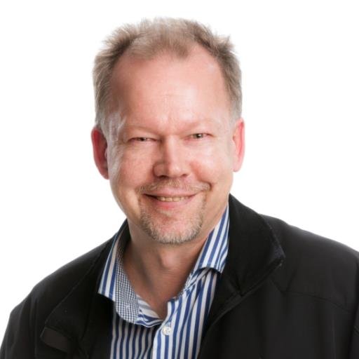Utelias ihminen ja siksi monessa mukana. Politiikassa, järjestöissä, yrityksissä.