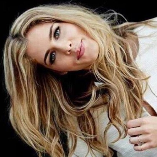 IT Geek, Hacker, PA and girlfriend to @GreenVigilante at Queen Consolidated. I maybe blonde but I'm not that blonde.