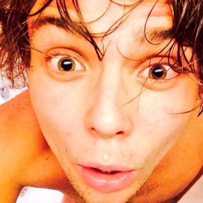 5sosfam Directioner. follow my insta @penguins_and_curls