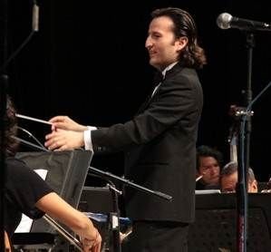 Me considero muy afortunado en la vida pues me dedico a lo que es mi pasión. Soy Tenor, Pianista, Director del Coro Sinfónico BUAP y tengo una hermosa familia