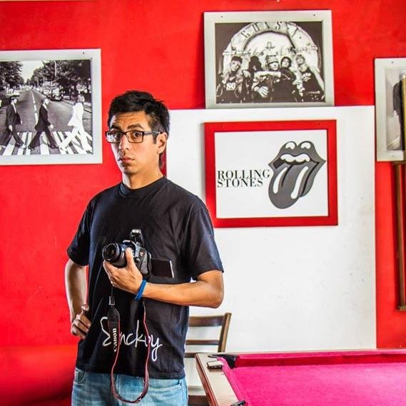 Licenciado en Cine. Técnico en Medios Audiovisuales. El q pisa la baldosa floja. Se diferenciar Ayacucho de Chacabuco