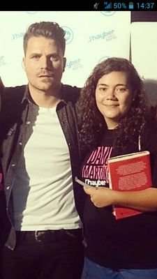 Desde el 97 regalando sonrisas y dando guerra. Caminar, poner sonrisa a cada paso y respirar.Es vida lo que me das @_danielmartin.:)