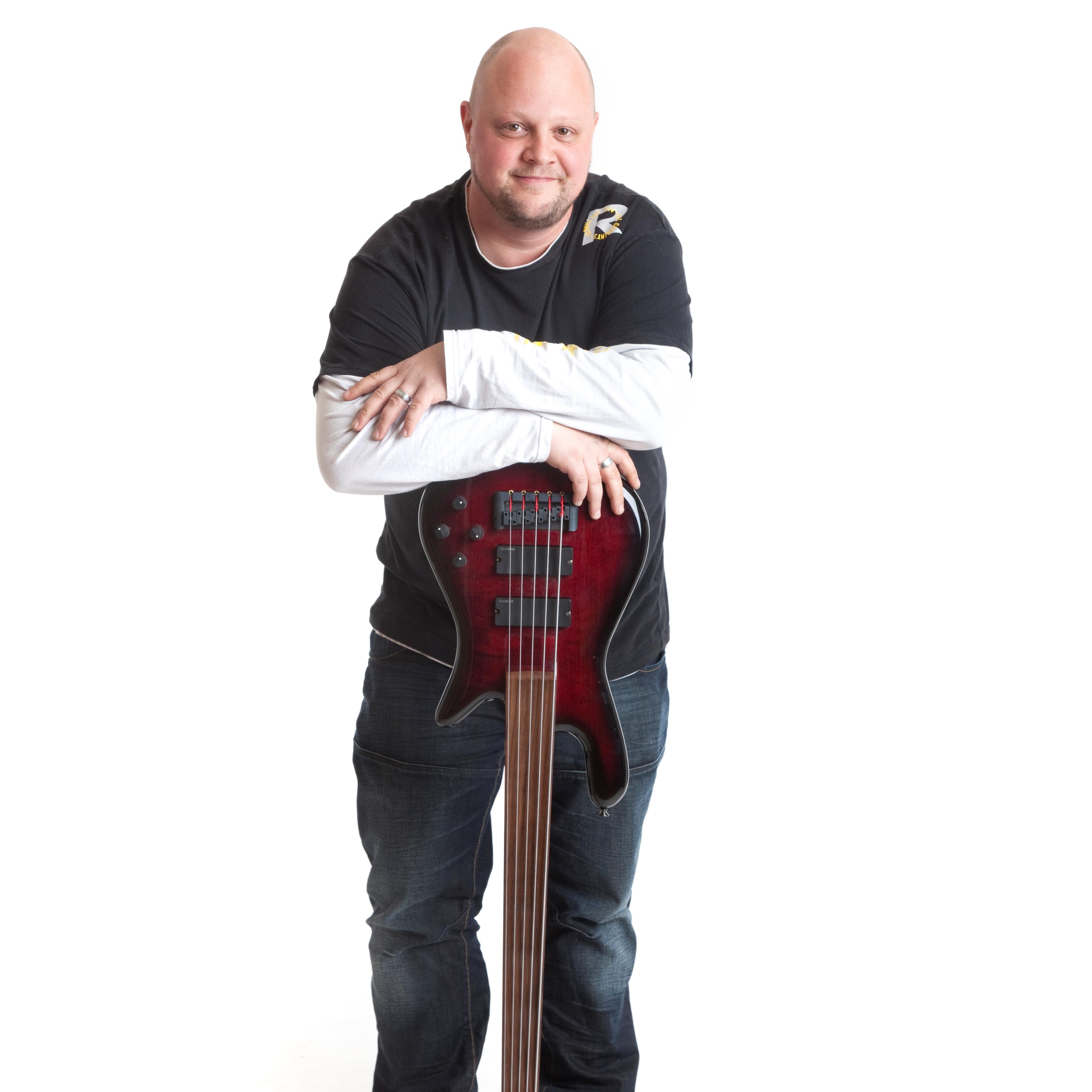 roger_jacobsen's profile picture. Known as a lazy buggar.
Bass player in Daryl McDade`s SoulXL Band.
And a few other tings we dont have to mention.
Be safe!!