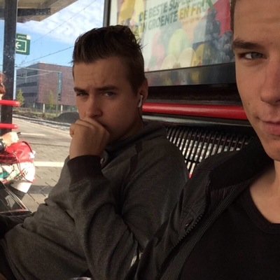 chillen en gamen with friends, thats the good life | snapchat: deanuit | insta: dean_uit |