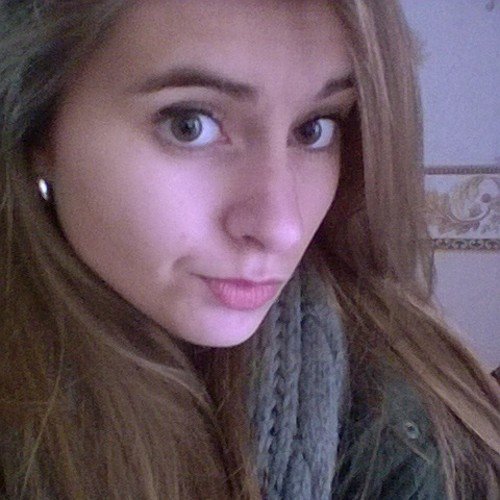 Nouvelle génération ; clope dans la main droite, bouteille de vodka dans la gauche. J'assume mes choix, fuck les gens à qui ça plait pas !  Peace&Love gross ♥