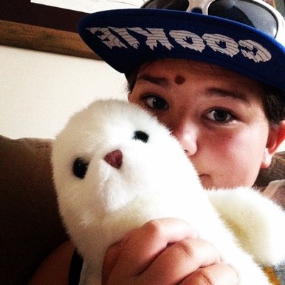 Hey guys (: I'm Anna , I love Netflix , food , and turtles (: follow me on Instagram @domoismylife