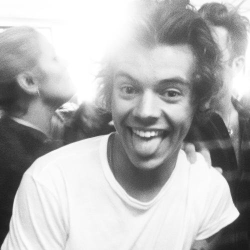 HEY, JUST A FRIENDLY REMINDER THAT YOU'RE BEAUTIFUL AND I LOVE YOU :) FOLLOW MY ACC @breathingharryx