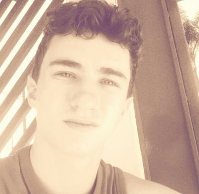 Sou um cara muito decidido, não preciso da opinião de ninguém, pra  sobreviver. Tenho objetivo, tenho sonhos, mas se vou ou não conseguir só pertence a Deus S2