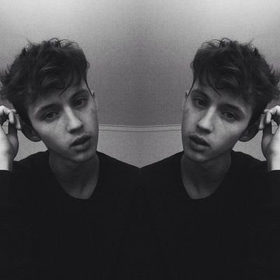 Tyler Oakley has a nice ass butt                                               Life isn't about finding yourself, it is about creating yourself - Troye Sivan