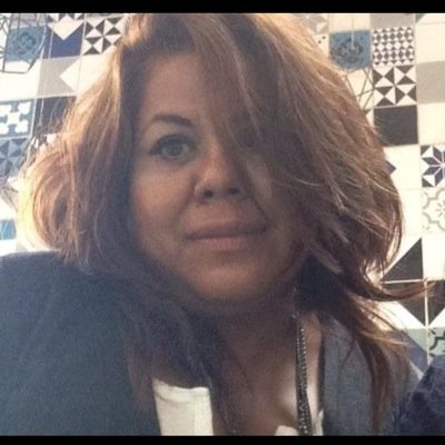 Mujer, mamá, trabajadora, motivadora y compradora compulsiva.