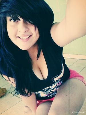 MiirnaBogariin's profile picture. Você era o meu céu, era meu chão, era meu mundo
O nosso sonho era rodarmos juntos o mundo
Mas nós nos perdemos pelo mundo Dia após dia cada um no seu mundo