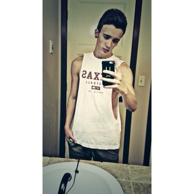 SwansonTanner's profile picture. backup of @officialtannerr follow it