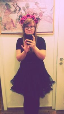 Hey! Lili,15 from Slovakia. AEROSMITH and Bands/Bbc/Books/Pokemon/Rainbows/Llamas/moonwalker/echelon/GLAMBERT
WARNING- EXTREME RANDOMNESS