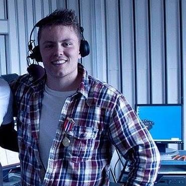 SimonClaussen's profile picture. Frilanser, landslagsskytter i rifle og tobarnsfar. KIL-supporter, traventusiast og gladgutt!