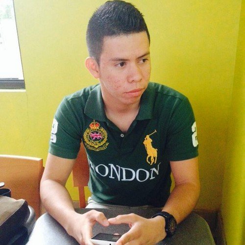Me Gusta Jugar Futbol, Tengo 19 Años, Estudiante De Ingenieria De Negosios.