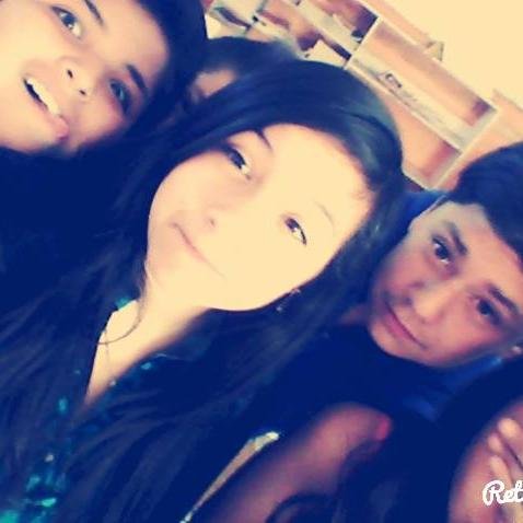 Johnny Ahumada  Mi vida es practiicamente pensar en mi Pololo U.u y  hacer estupideses cn los amigos (15 De Cada Mes)