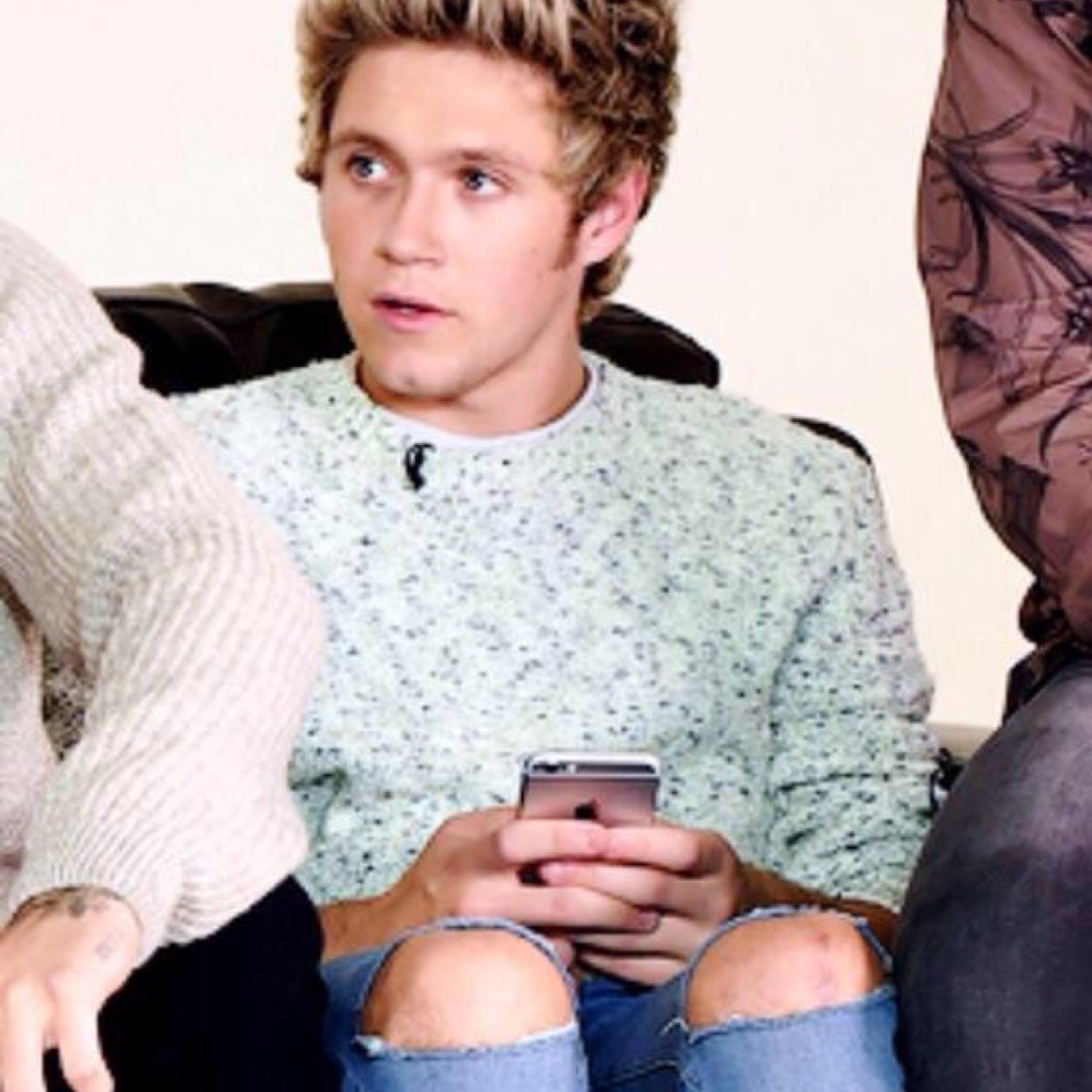 hello, i just gave you a free follow, go follow @leah__narry she follows back bc goals