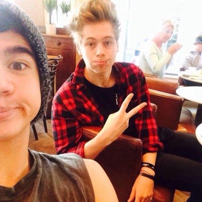 free follow from @njhvslrh • please rt the link, it would mean so much to her!!