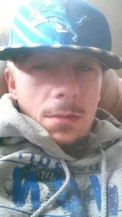 an aspiring musician. I love music,loud lol. Gotta stay working. Makin moves.     ¿Burnone?