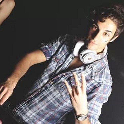 Young dj/producer from Italy.