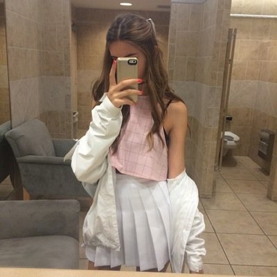 ni4llbourhood's profile picture. ⠀⠀⠀⠀⠀⠀⠀⠀⠀⠀⠀⠀baby be the class clown i'll be the beauty queen in tears