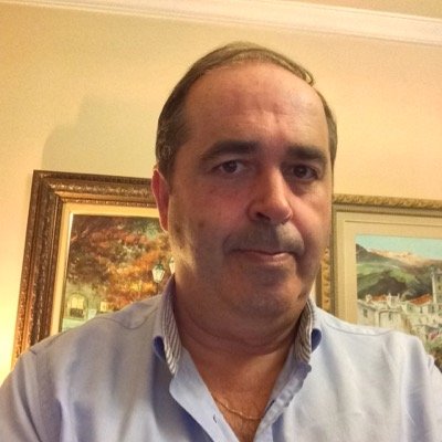 Interesado por el derecho. Notario.