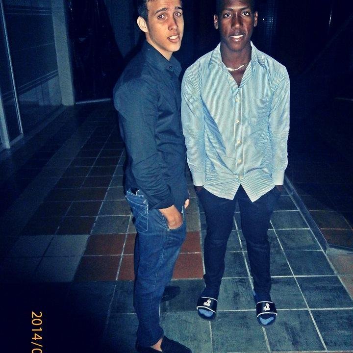 soy una persona muy simpatica y me gusta hacer amigos soy cristiano dios es mi pasion el significa todo en mi vida el es mi sustento y mi mano ayudadora