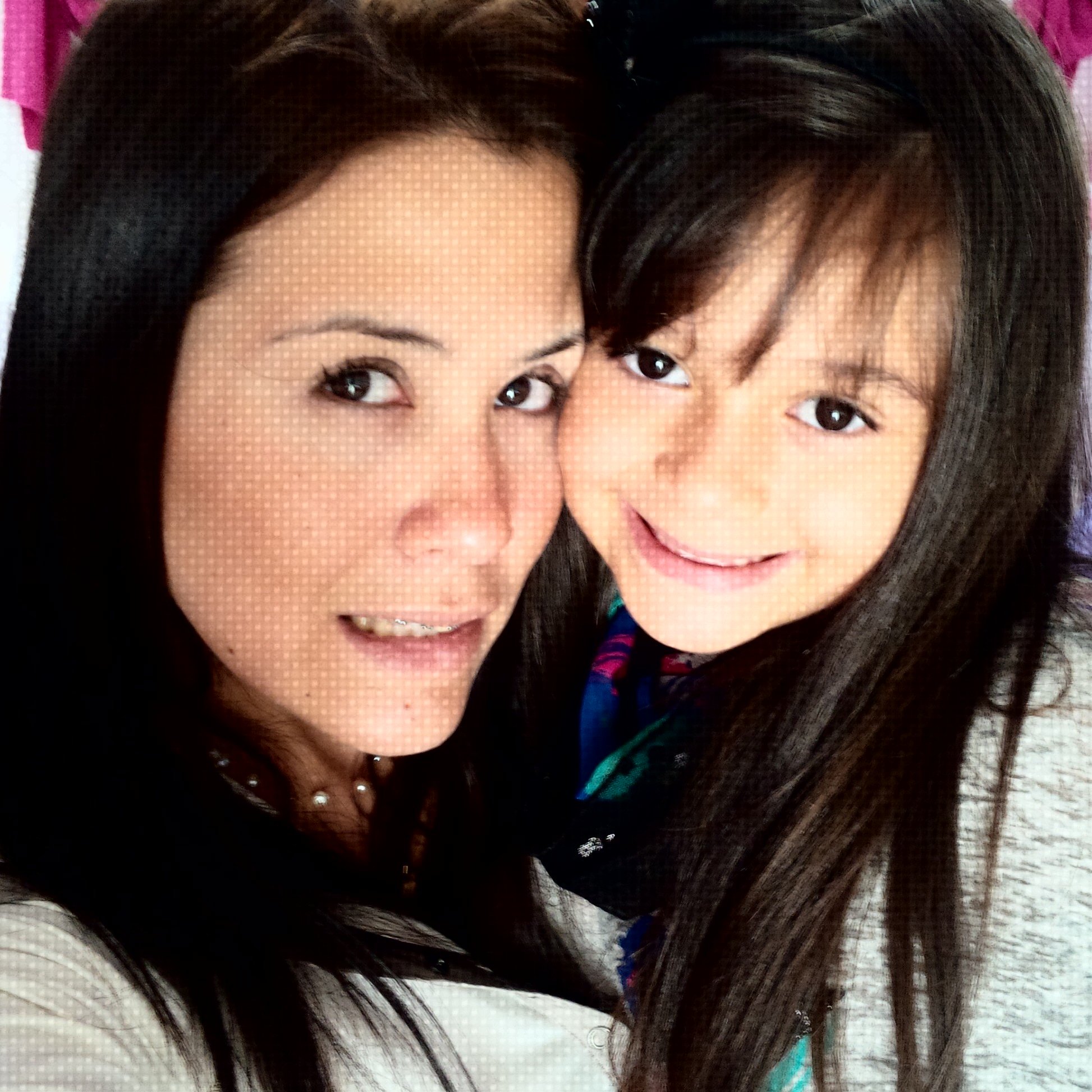 Madre de una hermosa niña la cual ilumina mis dias, fiel creyente de que de la mano de Dios todo es posible. ....