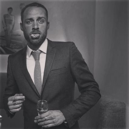 CEO @Twinin_Agency Ne vous fiez pas aux derniers tweets, scrollez, les meilleurs sont plus bas. Communication / Publicité Humaine / Data... compilés dans du RH