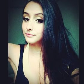 Mina bandida, sempre disposta a agir só vive a vida pensando em se divertir..