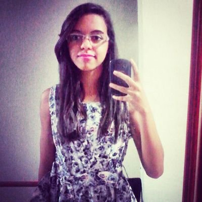 eu sou divertida e adoro fazer novas amizades