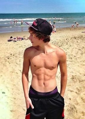 #17 Die avi is nie ek nie!Ek like stoute sexy ouens!en ek is top:D
