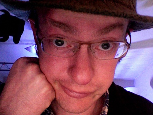 amuk's profile picture. RN who loves being a dad and enjoy keeping my reef tank inhabitants alive