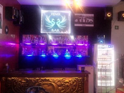 Fenix Bar ofrece música rock en vivo de los 70s, 80s y 90s a cargo de grupo Muskers eventos deportivos, karaoke y mas.