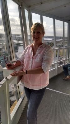 iloveeminem1966's profile picture. foodie | EDM fan | reader | mom | gardener | professor