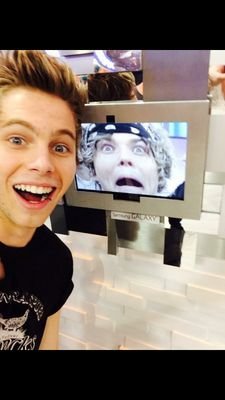 xlukes_picklexx's profile picture. 5sos af