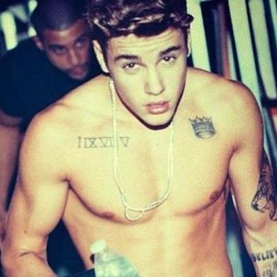 Inspired by: @justinbieber. Subir el volumen
de la música, bajar el de los problemas. ♛
