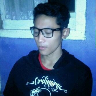 walau perih 
walau sakit 
aku tetap menyukai mu ,
sampai kau menyadari, siapa yang selalu menunggu mu disini :D