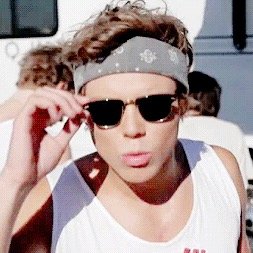 free follow from @the5sosdonut