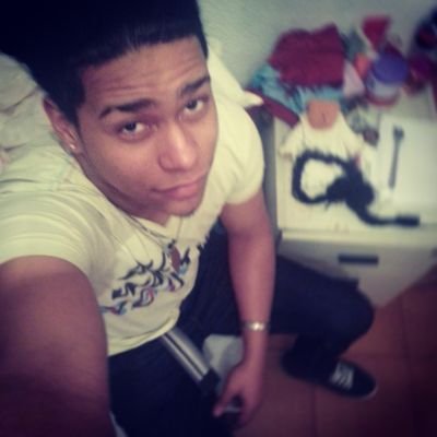 !Sigueme¡ La felicidad consiste en dormir sin tener que madrugar, comer sin engordar y aprobar sin estudiar. ;) :)  WhatsApp: +34 691 705 938