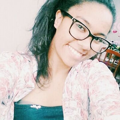 Eu sou frágil, mas meu Deus é forte. Sou pequena, mas meu Deus é grande. Sou momento, Ele é a eternidade. Ele é tudo, sou só uma frase ✌